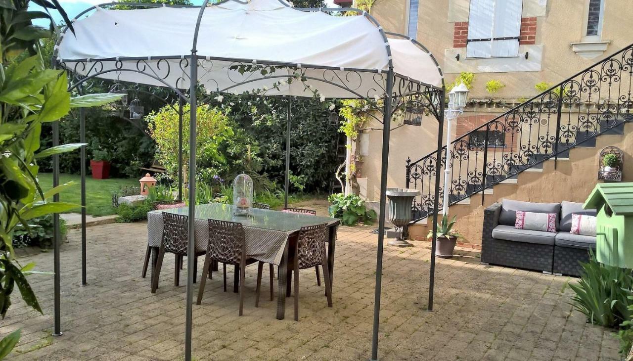 Le Clos Manceau Bed and Breakfast Le Mans Exteriör bild